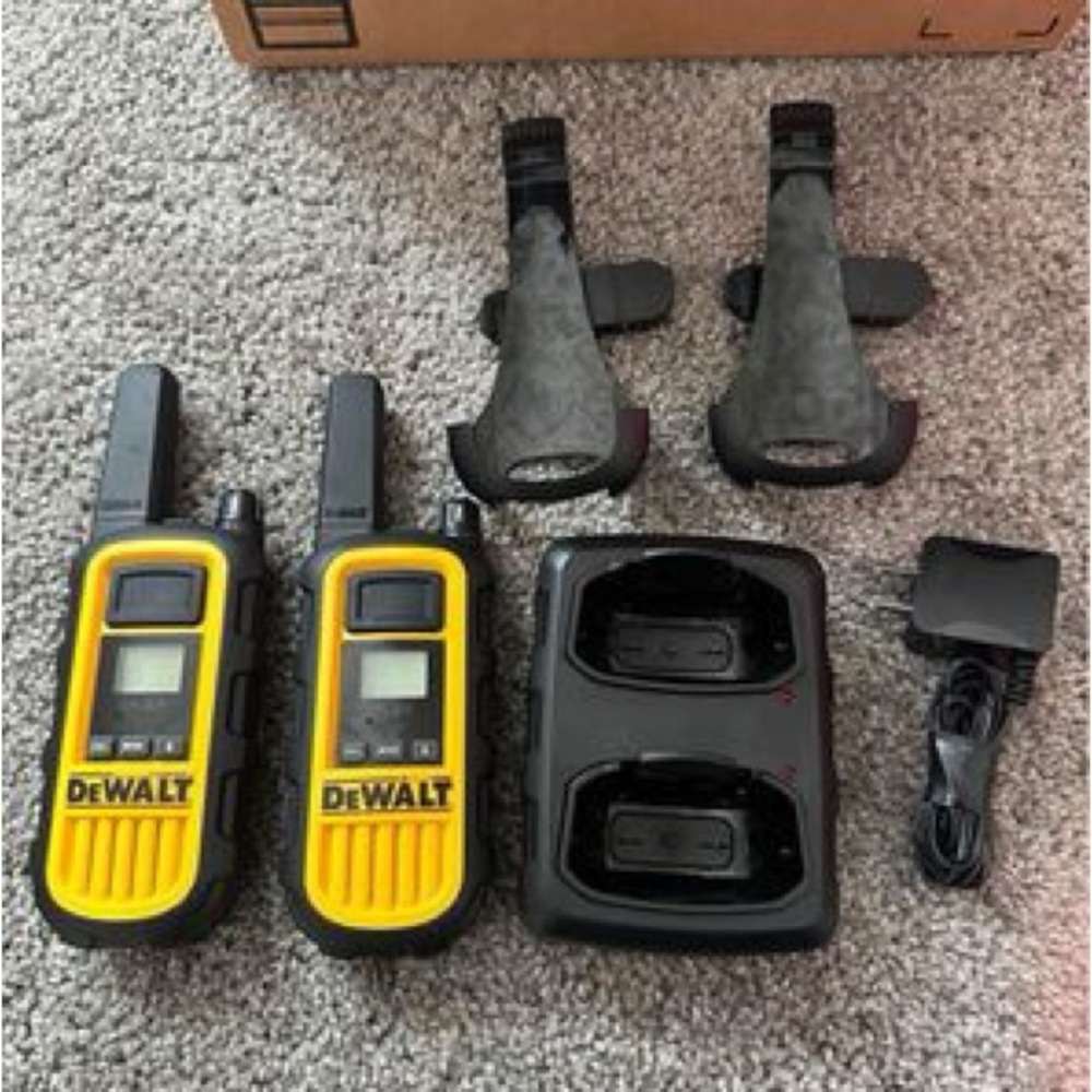 DEWALT DXFRS800 2 Watt Heavy Duty Walkie Talkies